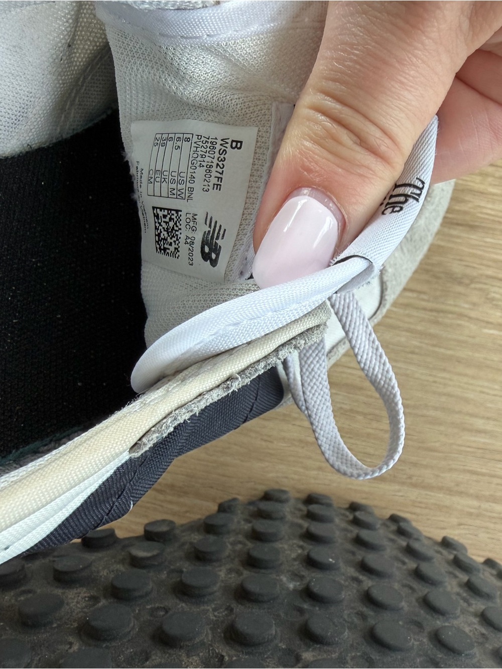 New Balance Classics 327 Sea Salt & White Sneakers, Size 8 - Picture 4 of 4